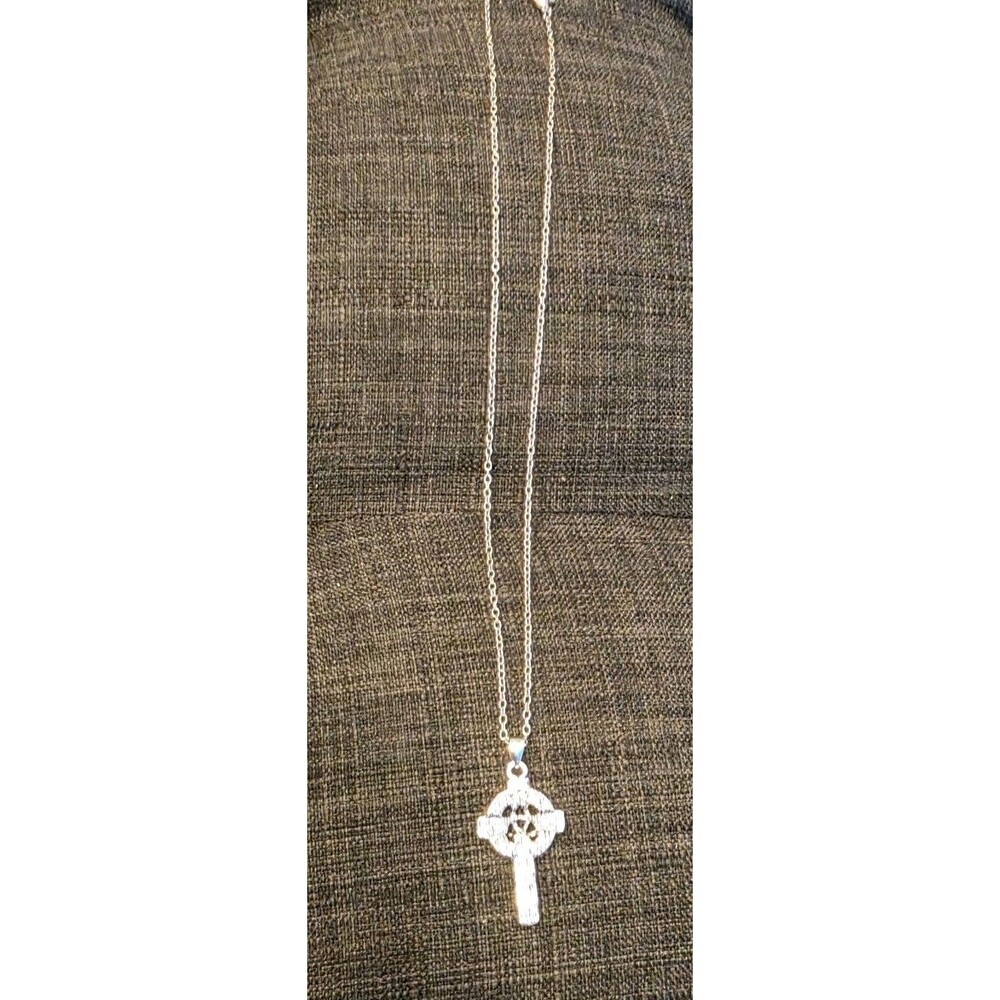 Silver Tone Celtic Cross Charm Pendant Necklace Cable Chain Lobster Closure 20" - Picture 7 of 9